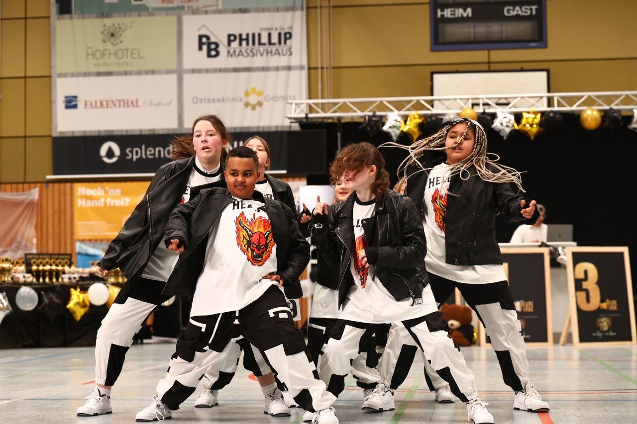 Kinder und Jugendliche bei einer Hip-Hop-Show